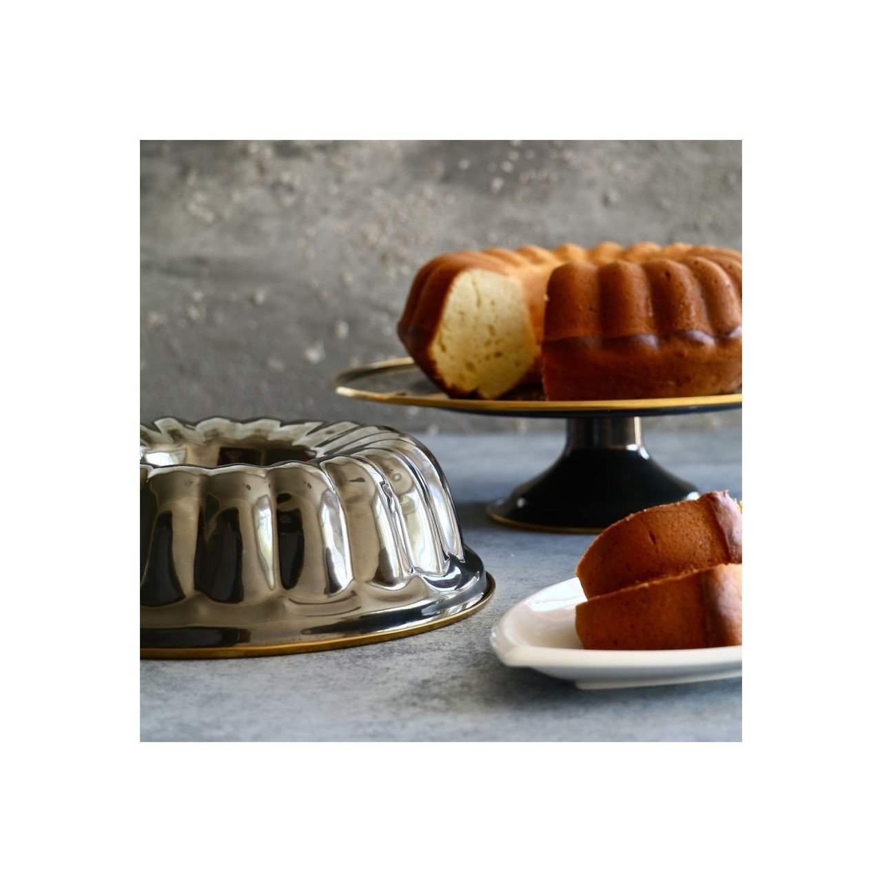 Emsan Troy Emaye Kek Kalıbı 24 cm Siyah